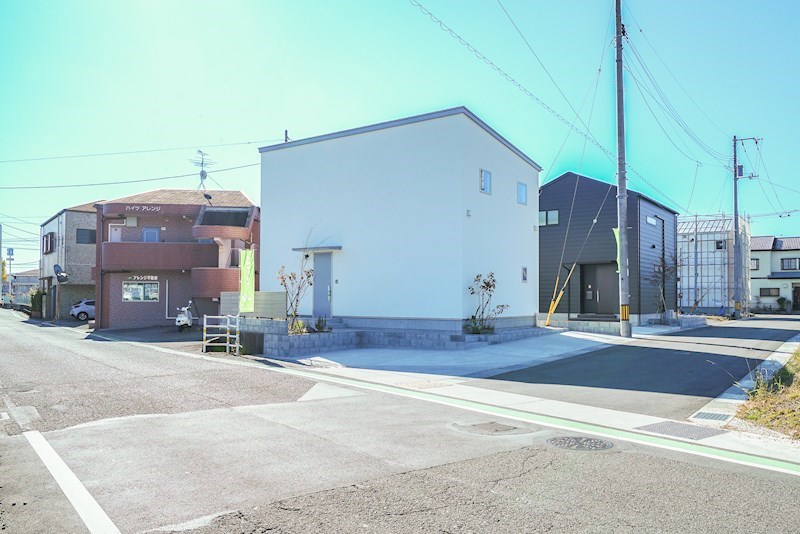 【11/21商談中】高知市一宮東町１丁目　J号棟　築浅戸建 前面道路　北側　公道　幅員約5.3ｍ　東側　公道