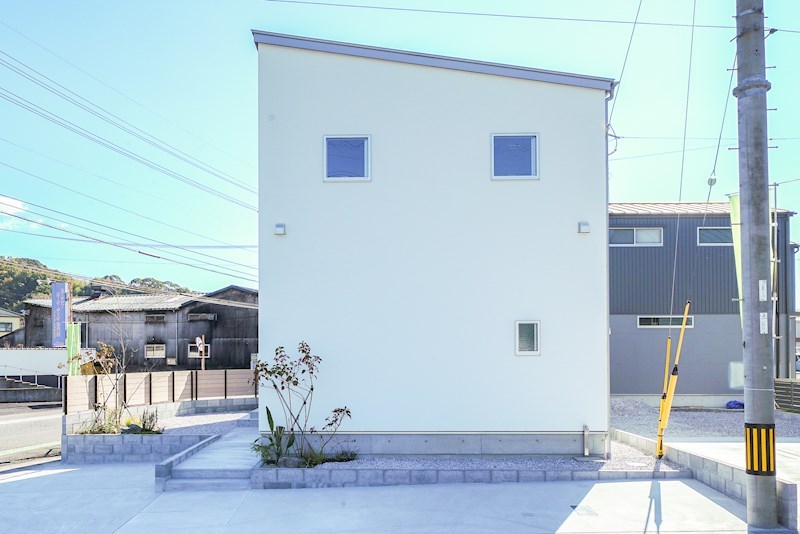 【11/21商談中】高知市一宮東町１丁目　J号棟　築浅戸建 外観（駐車場）