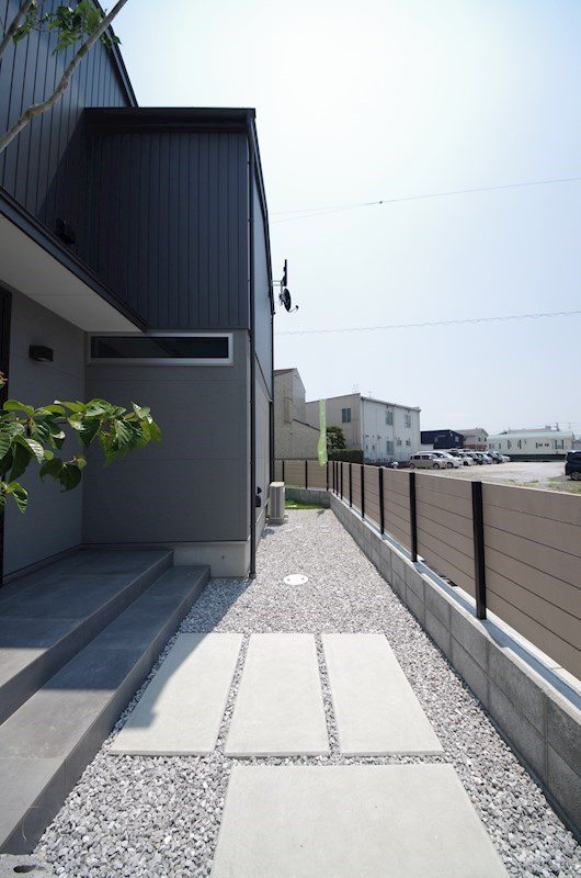 高知市一宮東町１丁目　H号棟　築浅戸建 玄関（エントランス）